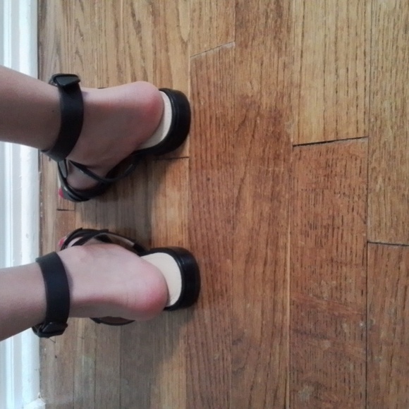 Pour LA Victoire sandals size 6. - Picture 4 of 8